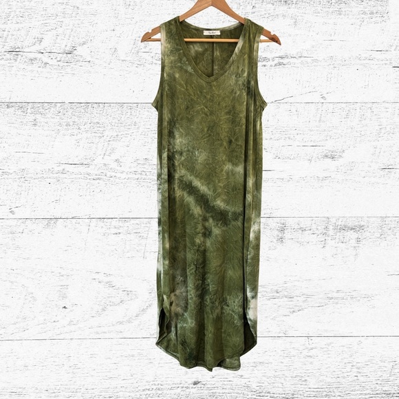 Tres Bien Dresses & Skirts - Tres Bien Green Asymmetrical Sundress Sleeveless V-Neck